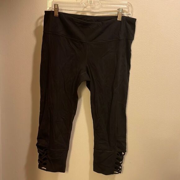 Athleta woman’s black Capri leggings - Picture 1 of 10
